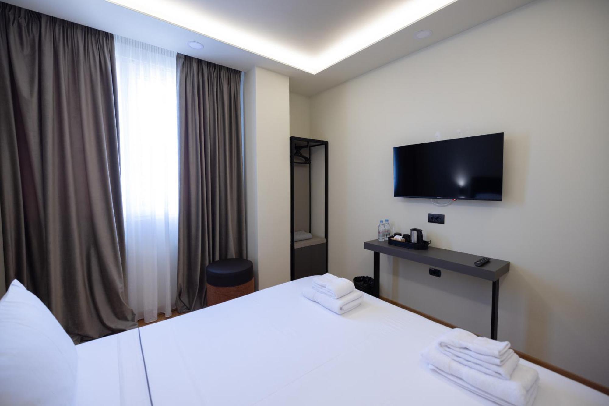 Green Boutique Hotel Vlore Bagian luar foto