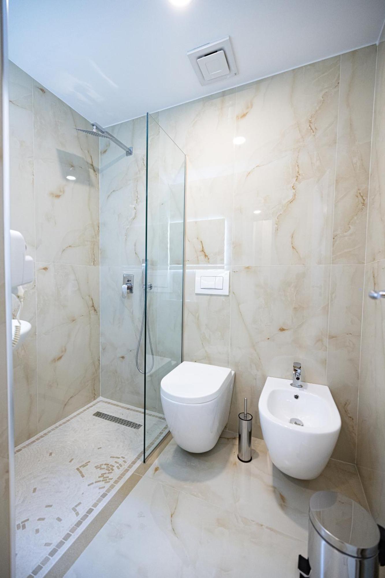 Green Boutique Hotel Vlore Bagian luar foto