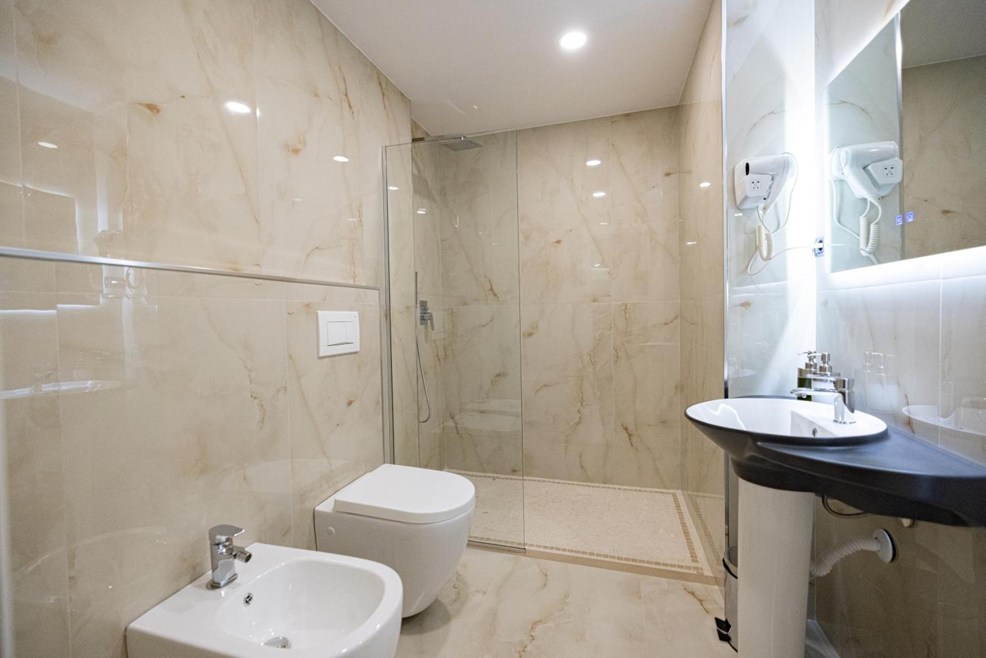 Green Boutique Hotel Vlore Bagian luar foto