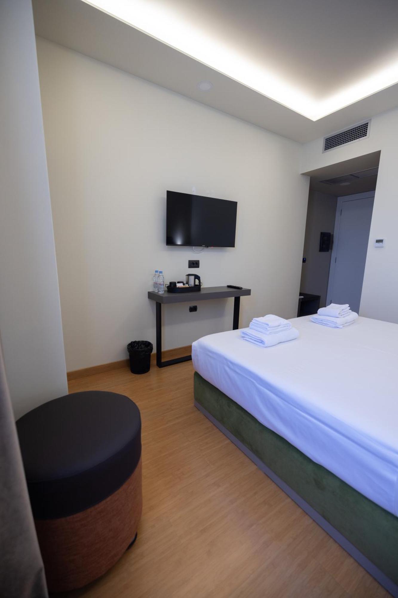 Green Boutique Hotel Vlore Bagian luar foto